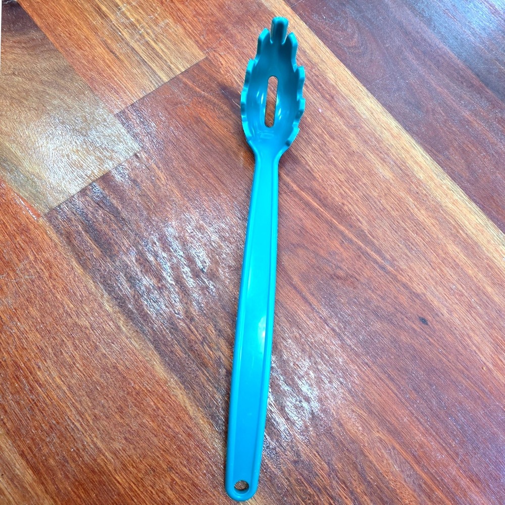 Teal Plastic Pasta Server Spaghetti Claw Tool with Drainage Slot 11 Inch